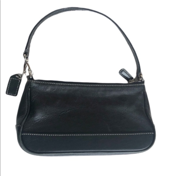 Coach Handbags - Coach Black Leather Demi Hampton Baguette Purse